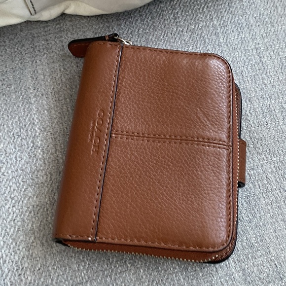 Bundle of two Coach mini white bag And brown mini Wallet - Picture 15 of 16